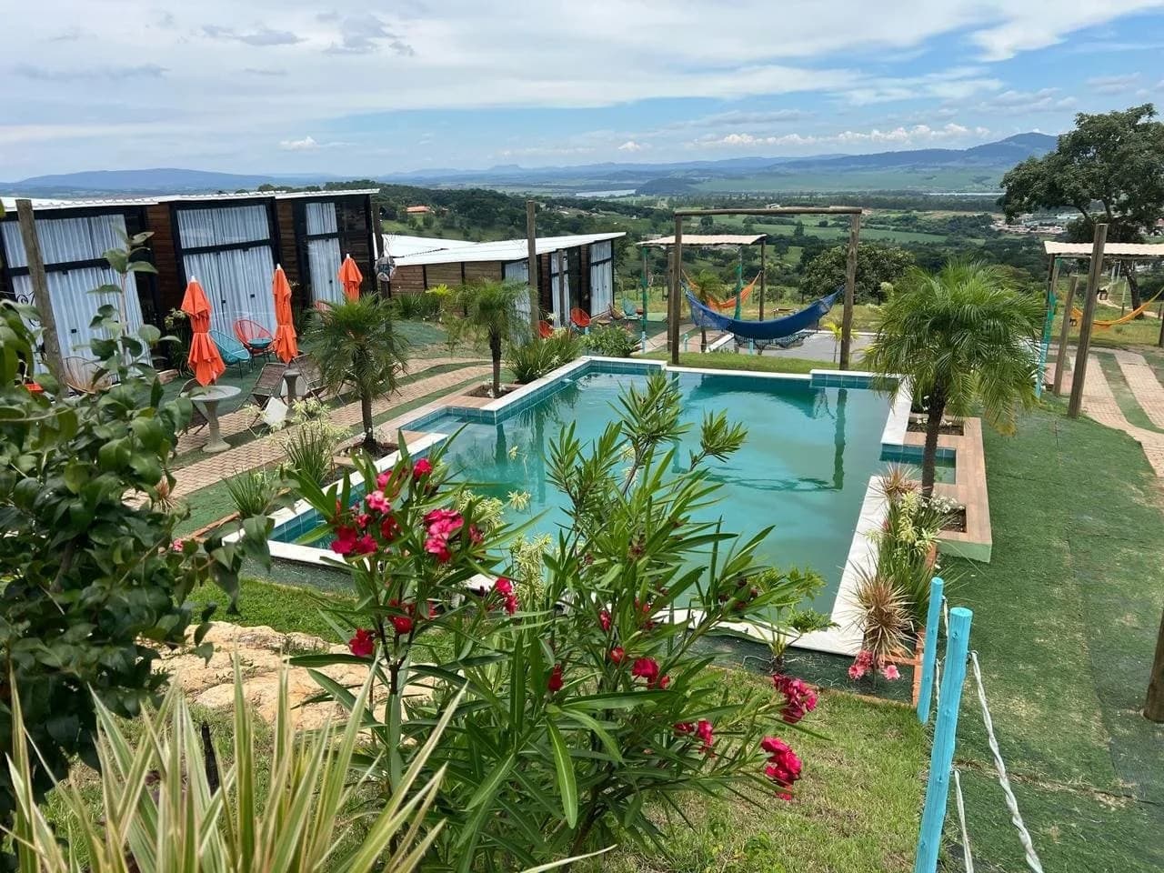Vista da piscina e da região